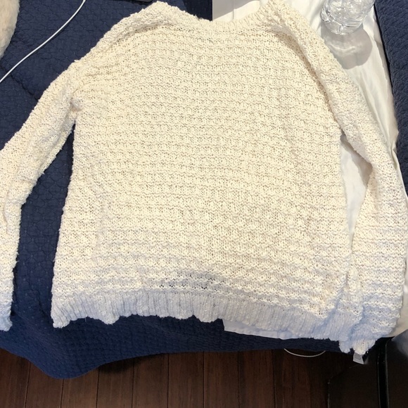 Urban Outfitters White Sweater - Picture 3 of 3